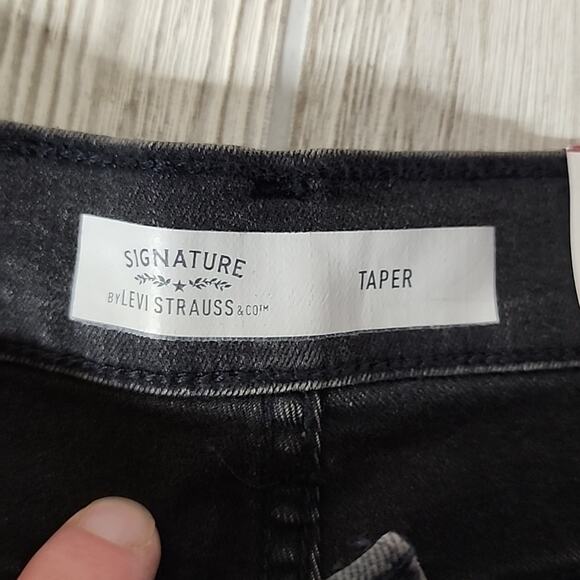 Levi's Signature Black Denim Taper Jeans Distreseed Adjustable Waist Boys 18 NWT - Picture 14 of 15